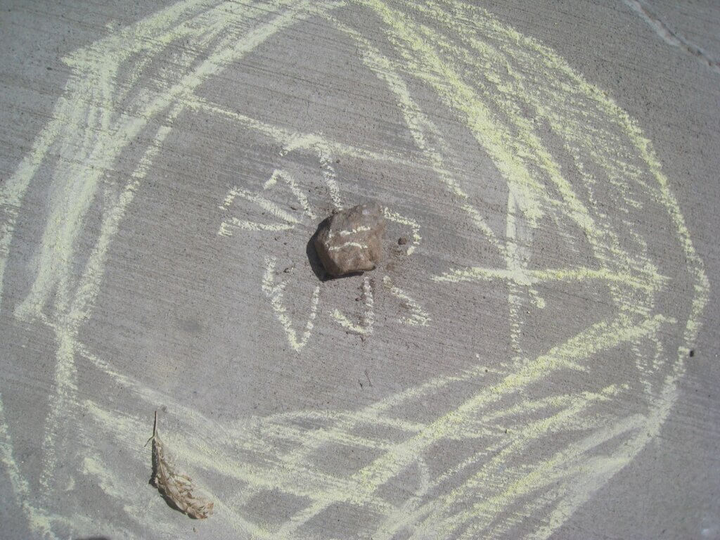Spider rock chalk art drawing - nature craft for kids
