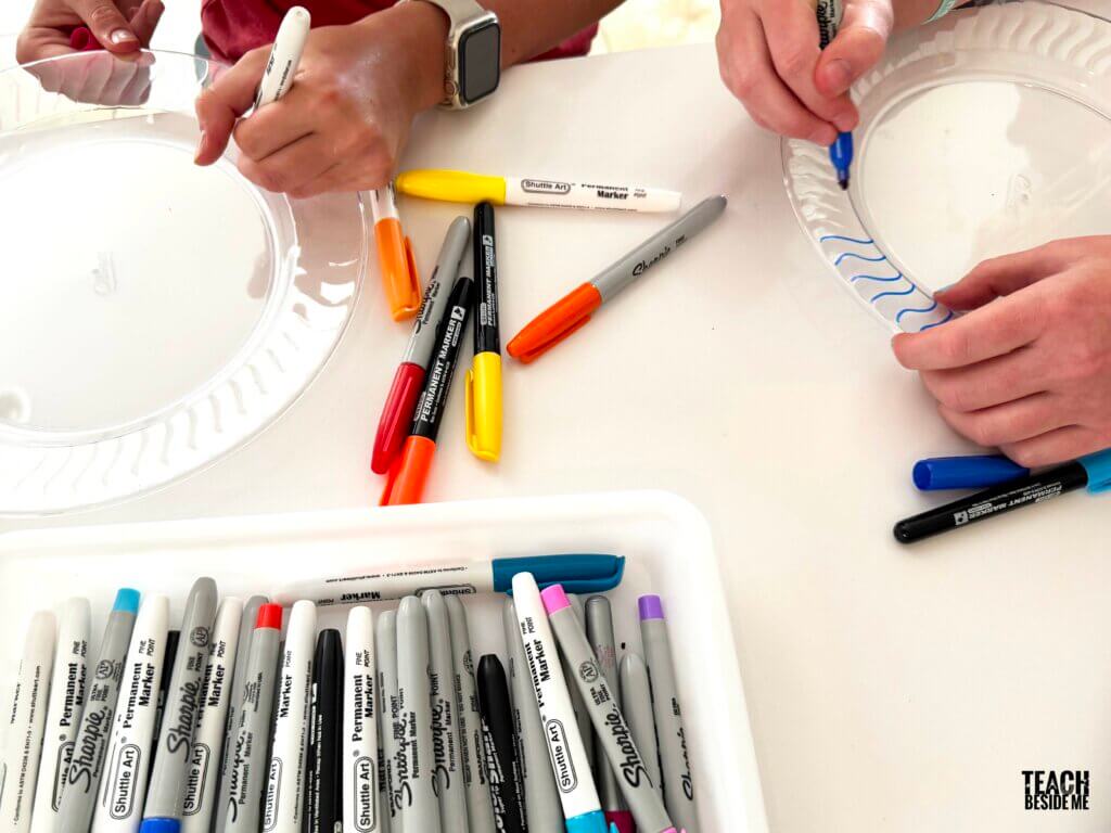 coloring plastic plates for chihuly art project